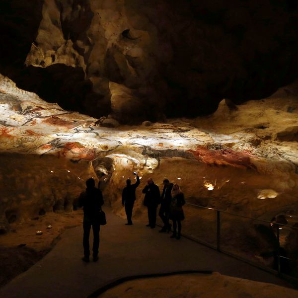 general-view-of-lascaux-4-a-new-complete-replica-of-the-original-prehistoric-painted-caves-in-lascaux-4_5764481